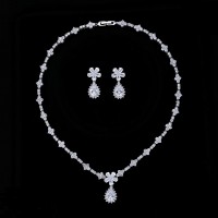 Grezns rotaslietu komplekts iziešanai un svētkiem Grezns rotaslietu komplekts iziešanai un svētkiem